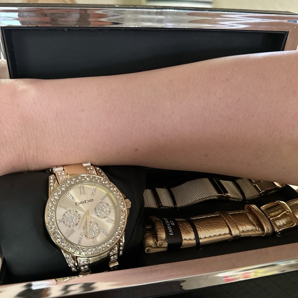 New! Bebe Gold Women’s Watch with Interchangeable Straps - Picture 4 of 6